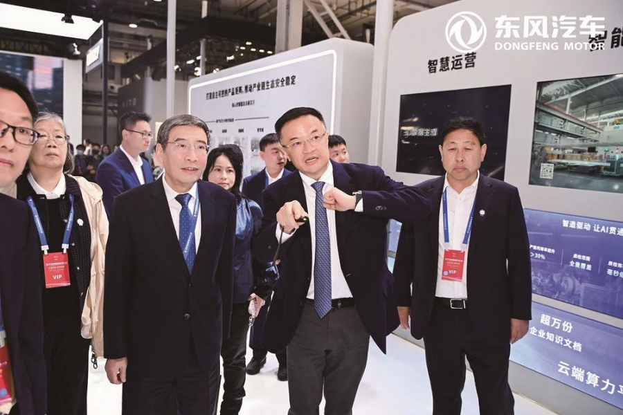科技东风闪耀2025世界智能网联汽车大会